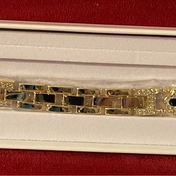 Gold and Black Clover Smartwatch Bracelet Watch Band - Picture 14 of 14